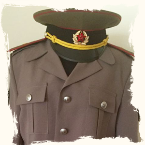 Katonai_ruha_porcelan.hu